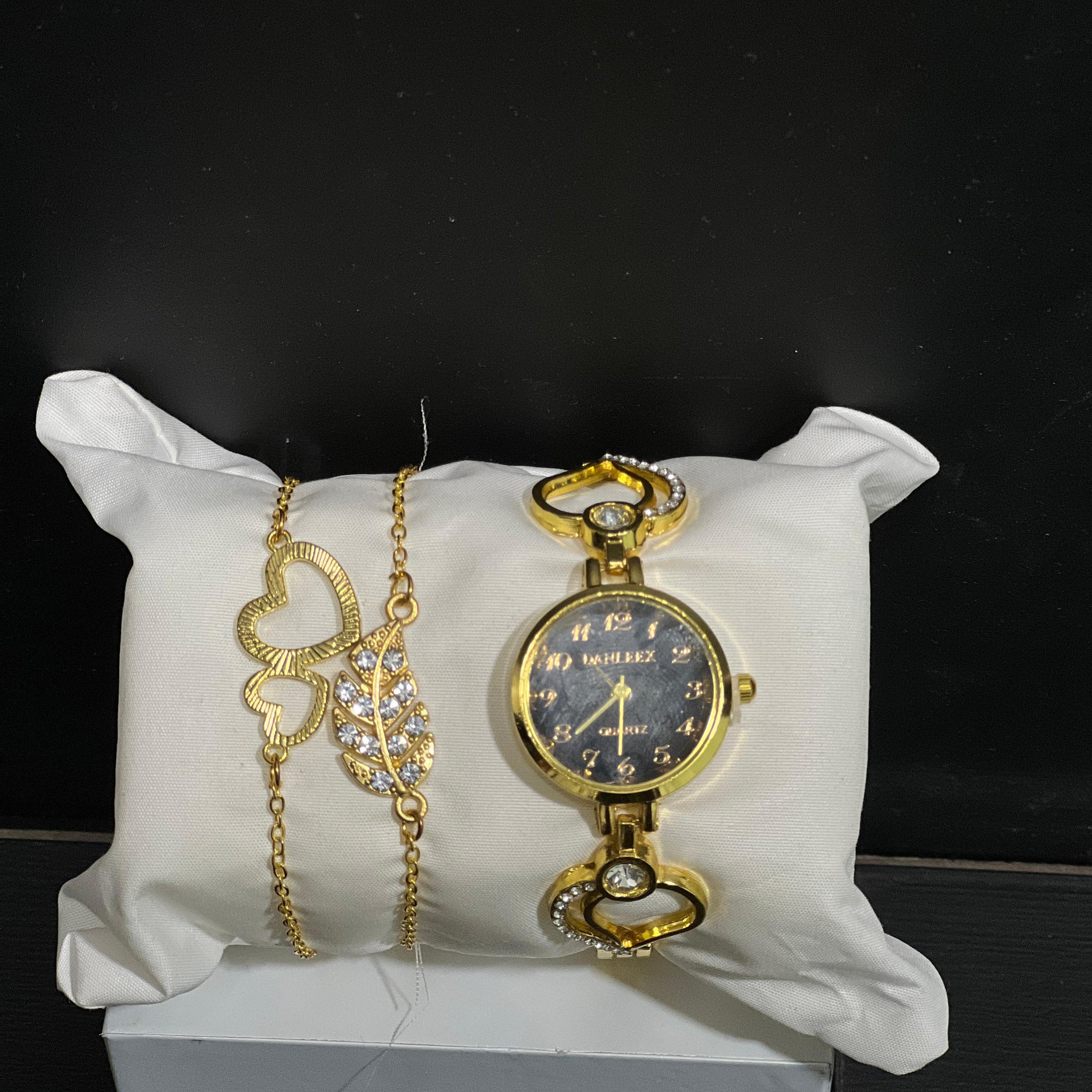 Elegant Women's Bracelet Watch Set with Heart & Leaf Charms